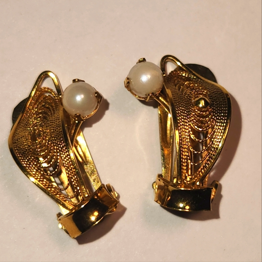 Vintage 12k G.F. Filigree IPS Imperial Pearl Clip-on Earrings